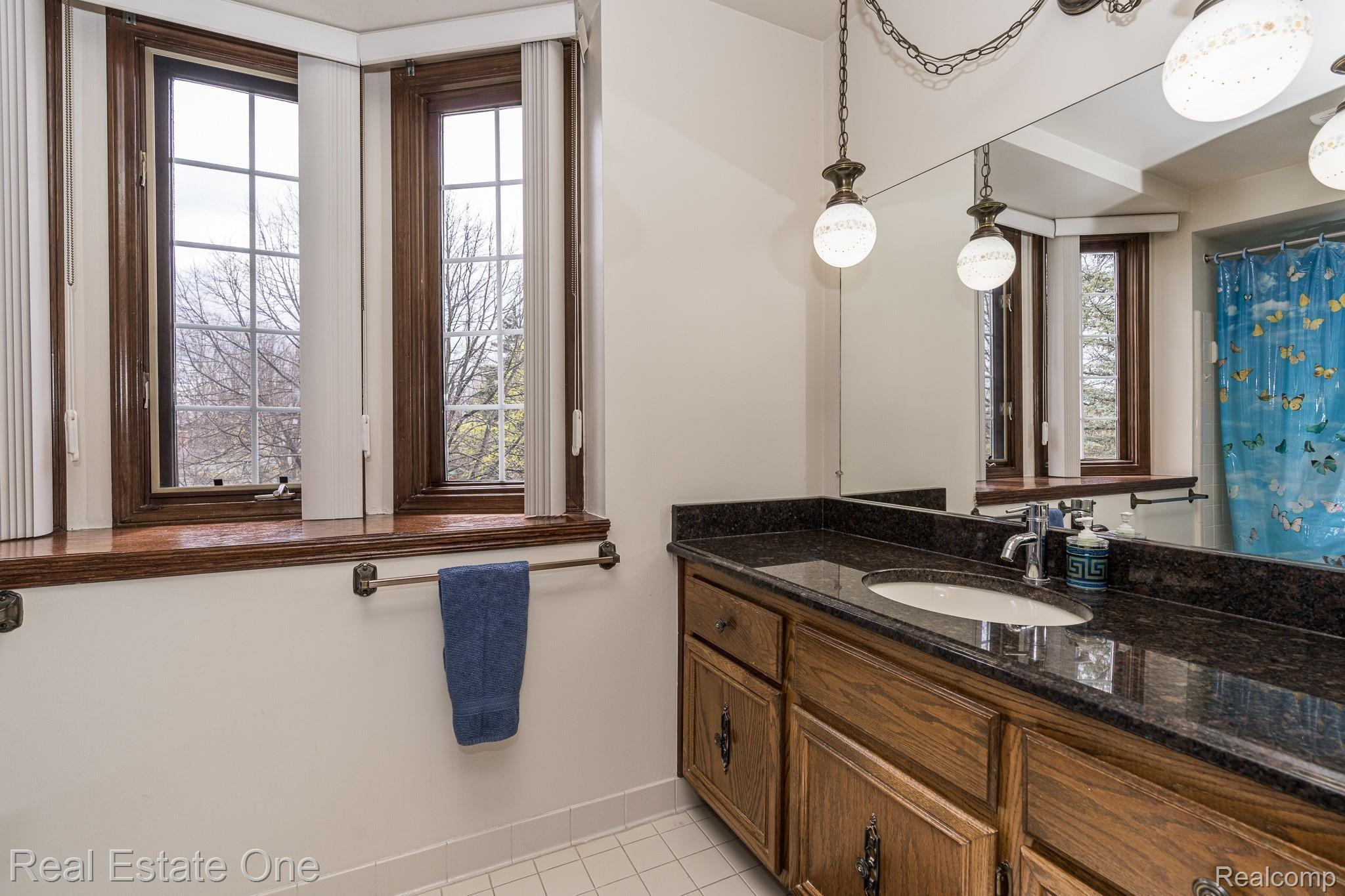 3400 Edmunton Drive Rochester, MI 48306 - Photo 22 of 28 Full bath