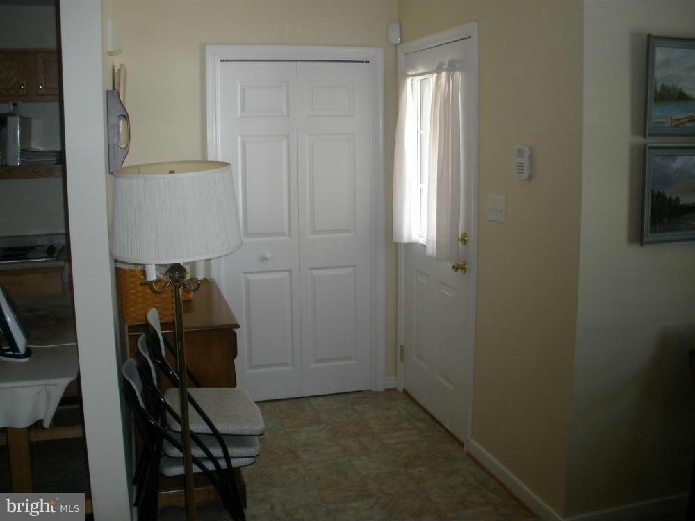 17138 Lappans Road Hagerstown, MD 21740 - Photo 11 of 18 Entry foyer in guest/in-law suite