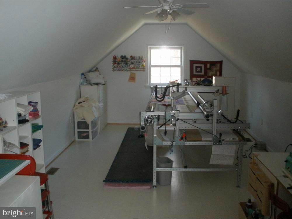17138 Lappans Road Hagerstown, MD 21740 - Photo 15 of 18 Second level craft area