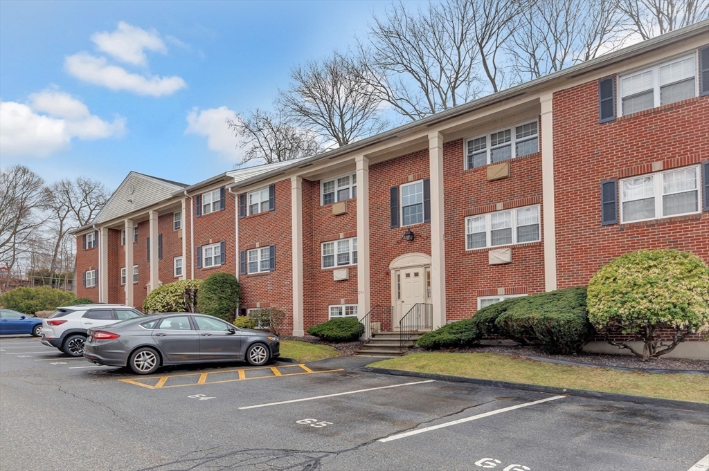 29 Arlington Road, Unit 11 Woburn, MA 01801 - Photo 16 of 18