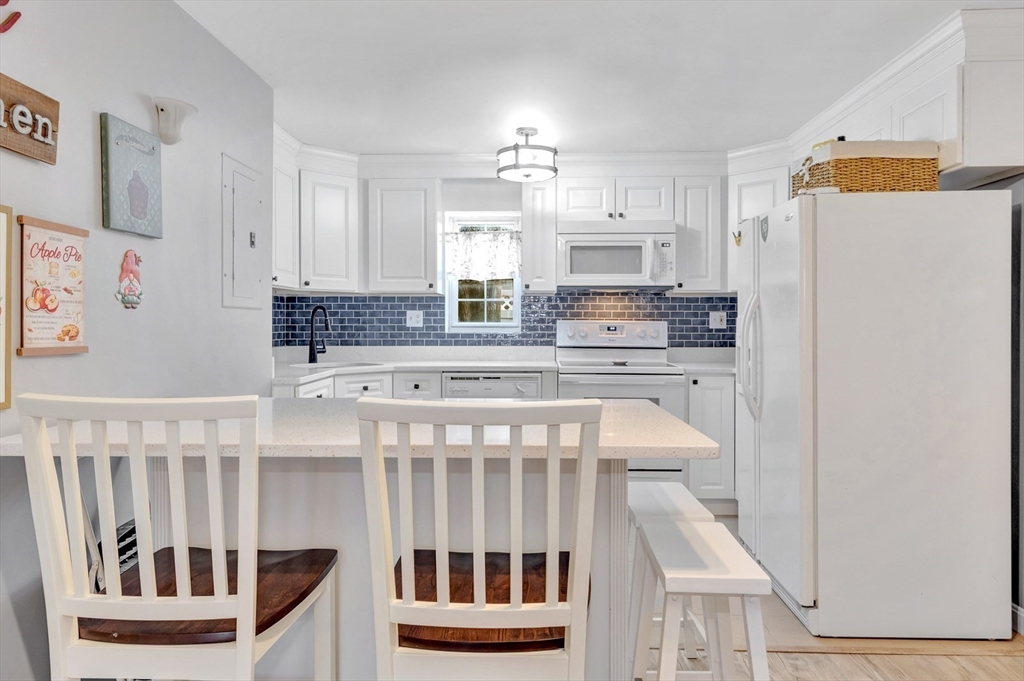 29 Arlington Road, Unit 11 Woburn, MA 01801 - Photo 7 of 18