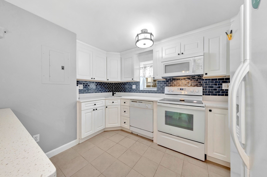 29 Arlington Road, Unit 11 Woburn, MA 01801 - Photo 8 of 18