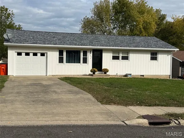 $153,000 | 1233 West Jefferson Street, Vandalia, IL 62471