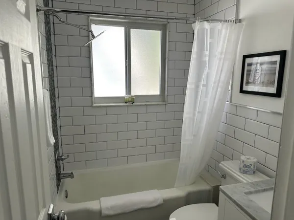 $1,870 | 1258 Beach Road, Unit 5, Singer Island, FL 33404