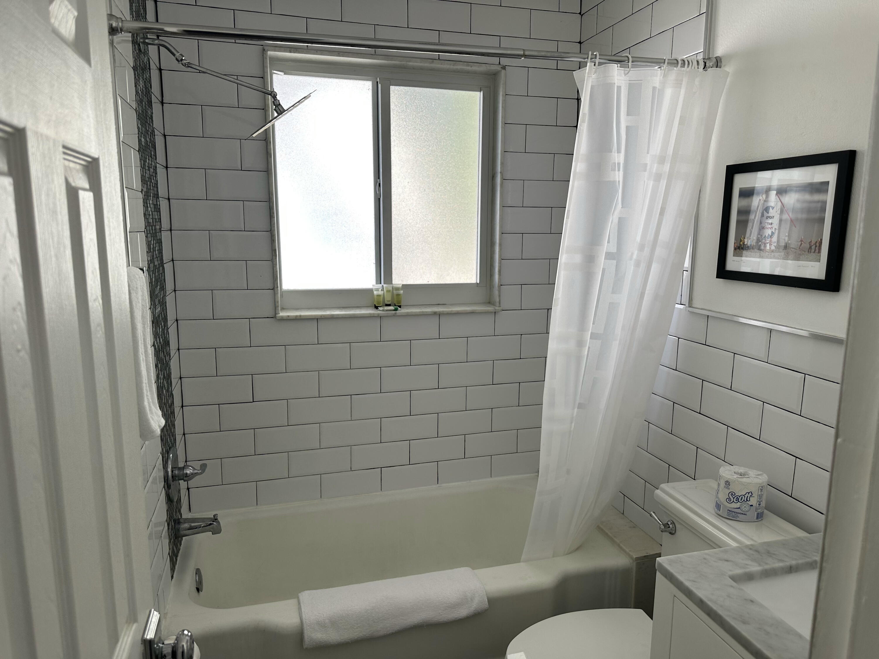 1258 Beach Road, Unit 5 Singer Island, FL 33404 - Photo 8 of 13 1258 Beach - Unit 5 - 08