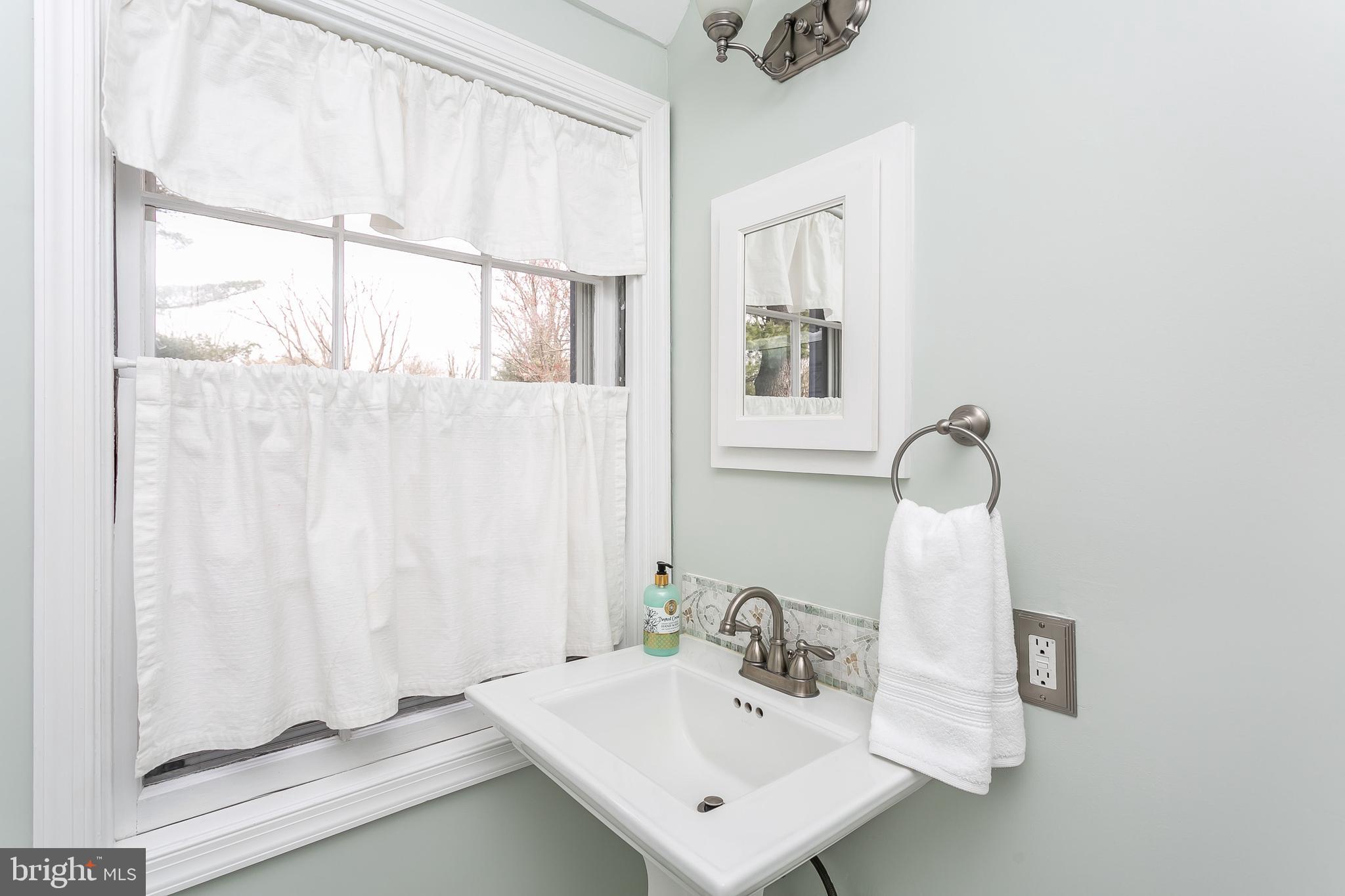 5502 Springlake Way Baltimore, MD 21212 - Photo 22 of 39 Bathroom