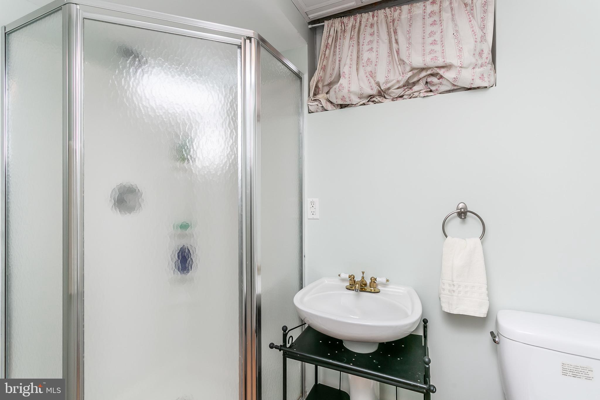 5502 Springlake Way Baltimore, MD 21212 - Photo 28 of 39 Lower Level Bath