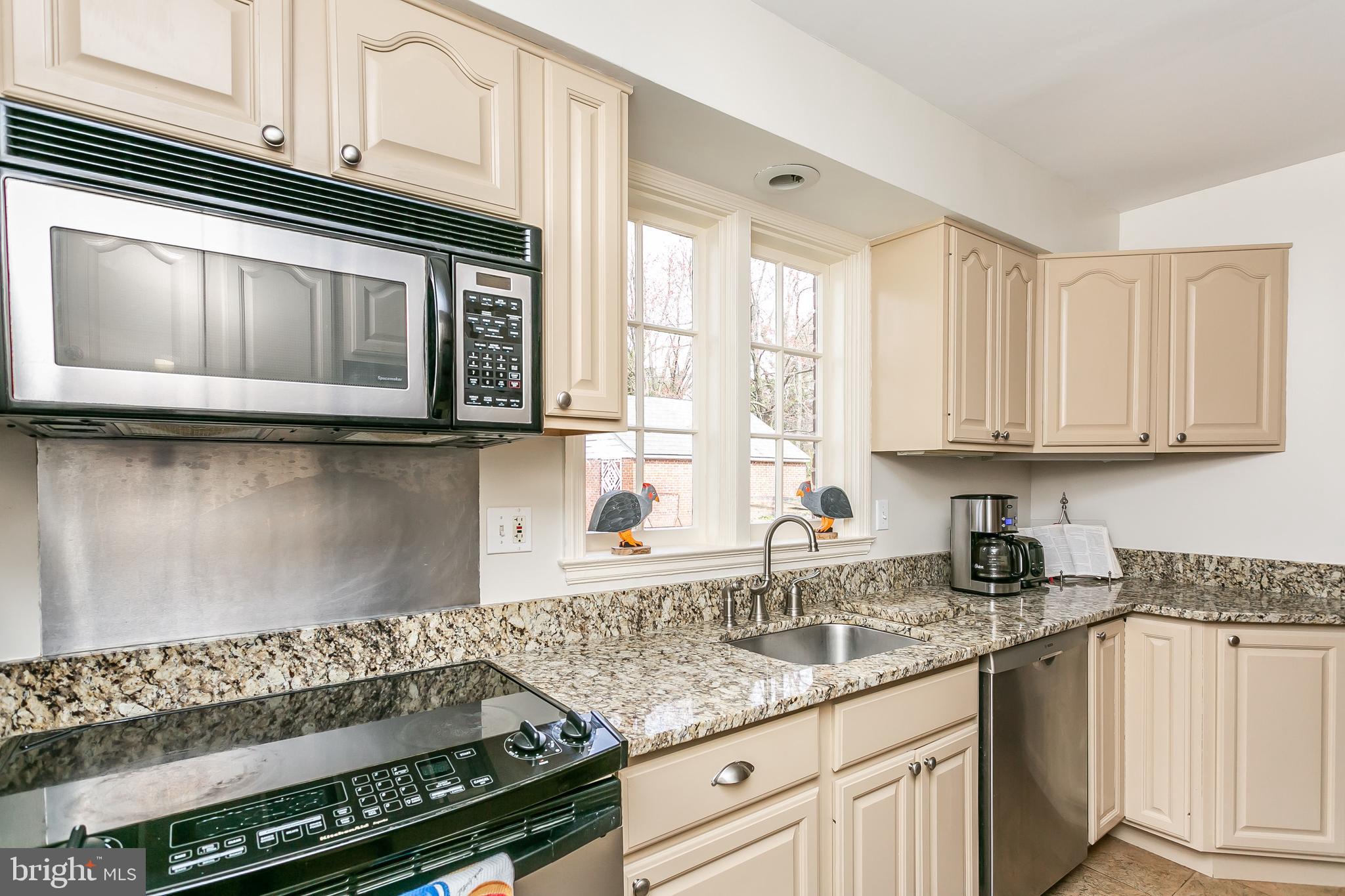 5502 Springlake Way Baltimore, MD 21212 - Photo 9 of 39 Kitchen