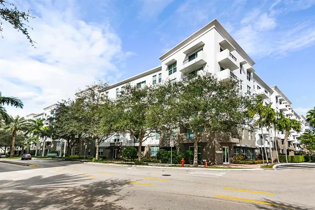 $425,000 | 2421 Northeast 65th Street, Unit 313, Fort Lauderdale, FL 33308
