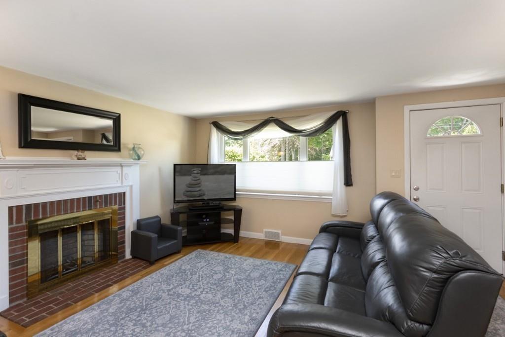 43 Brookfield Road Andover, MA 01810 - Photo 5 of 28 Gallery Image 5