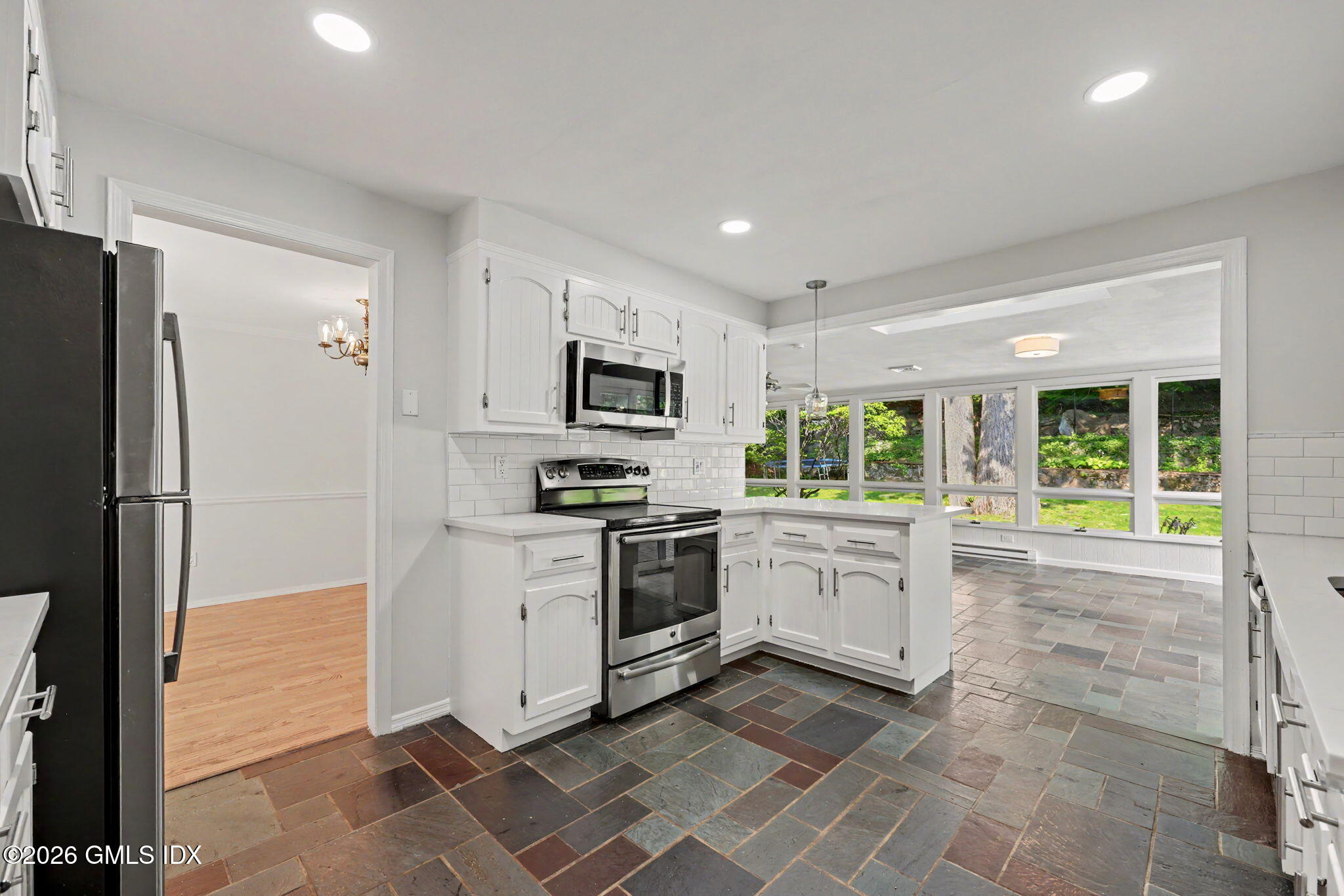 26 Revere Road Riverside, CT 06878 - Photo 22 of 55 21-web-or-mls-26-revere-rd