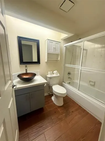 $499,950 | 7157 42nd Court East, Sarasota, FL 34243