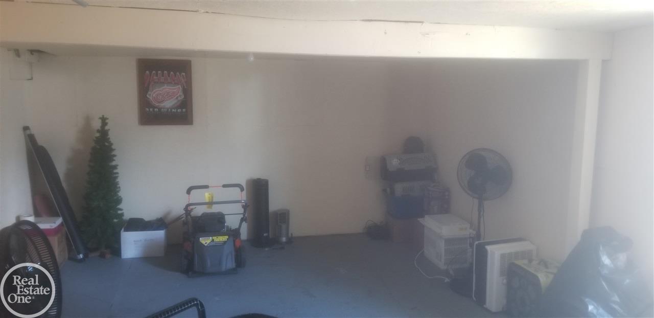 4215 Lapeer Road Port Huron, MI 48060 - Photo 5 of 11 50008124-4.JPG