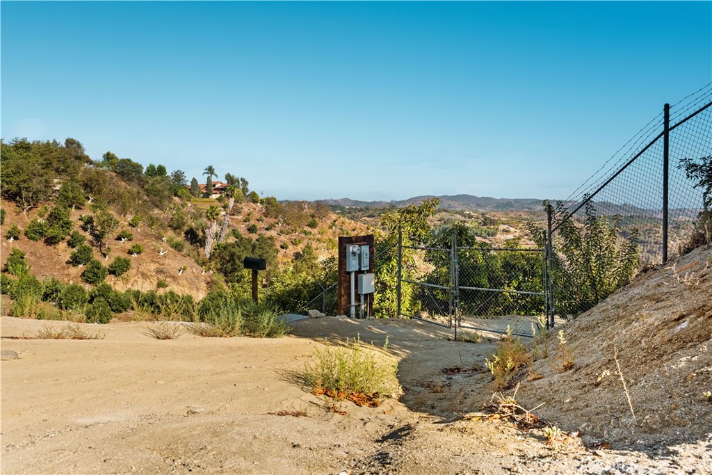 22103 Carancho Road Temecula, CA 92590 - Photo 7 of 27 Gallery Image 7