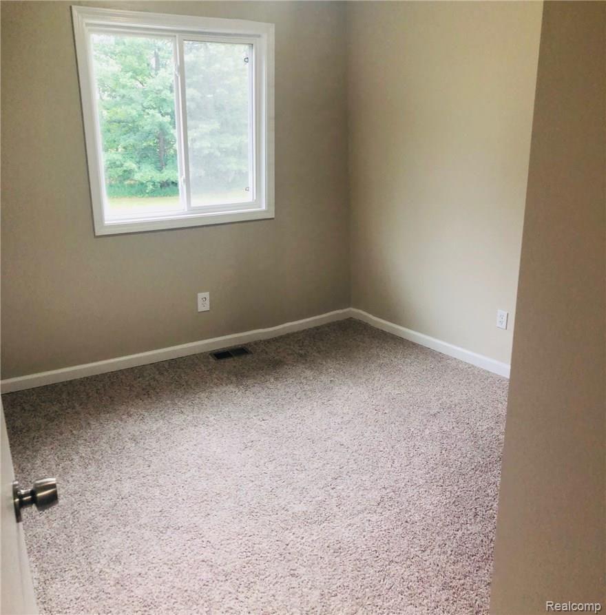 5550 Hinchey Road Howell, MI 48843 - Photo 8 of 16 HINCHEY BED3.jpg