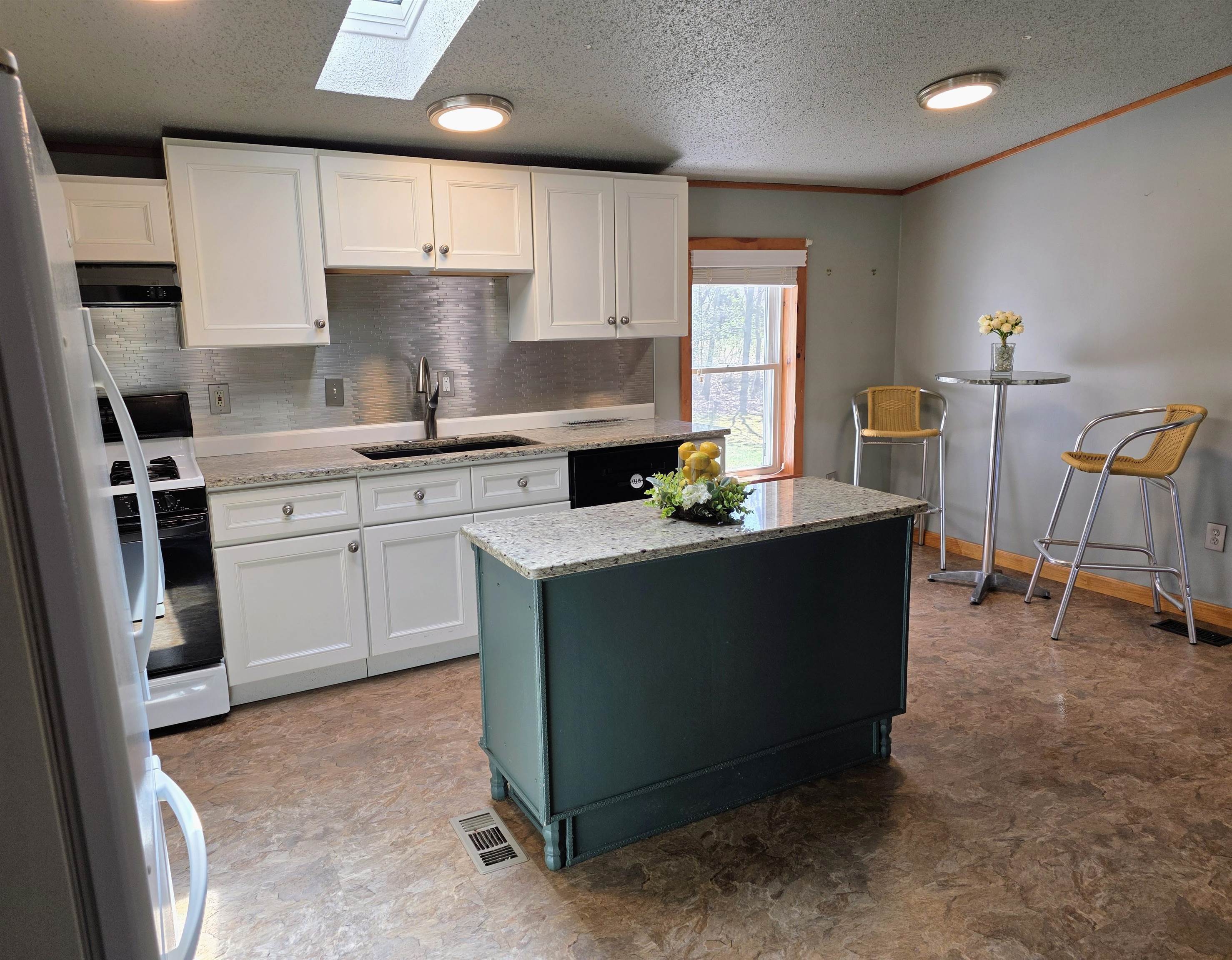 97 Fordway Extension, Unit 29 Derry, NH 03038 - Photo 11 of 40