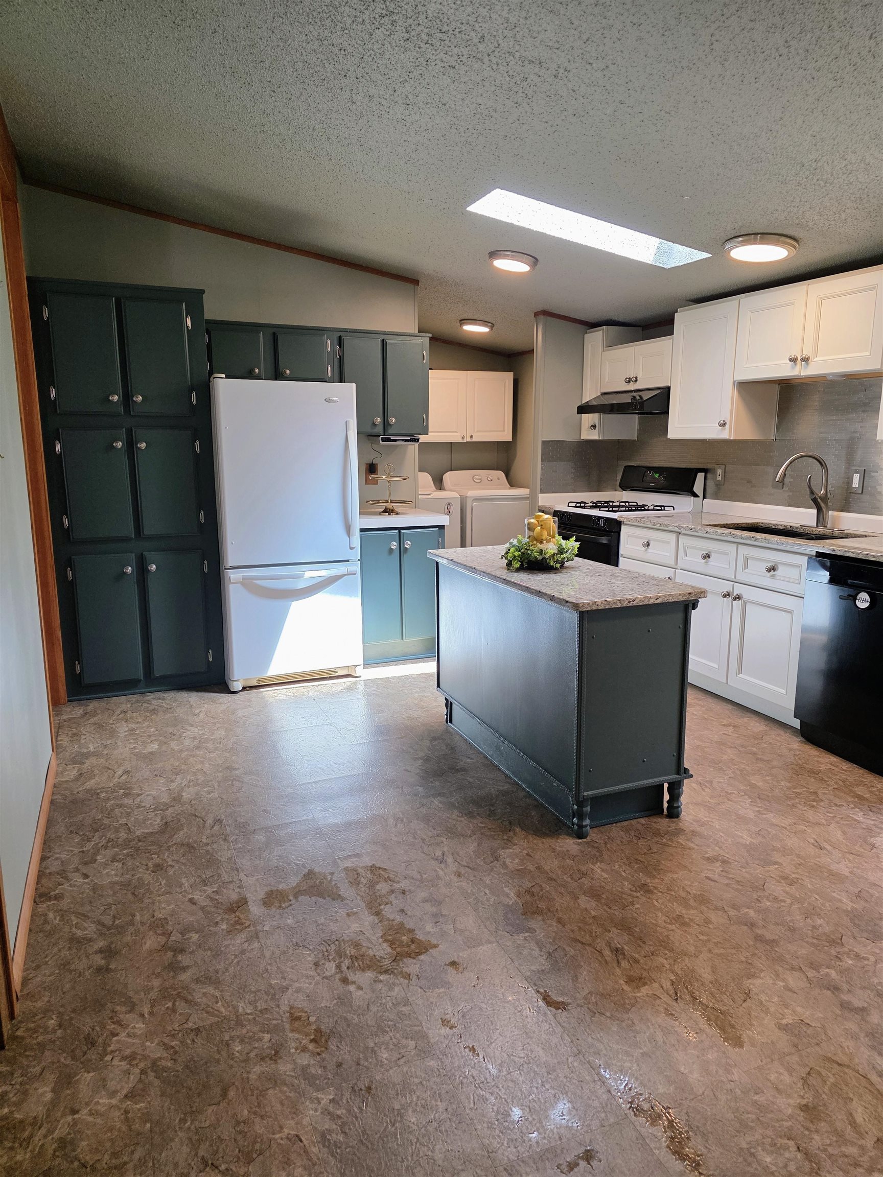 97 Fordway Extension, Unit 29 Derry, NH 03038 - Photo 10 of 40