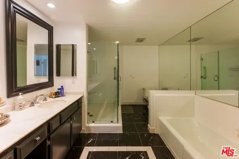 $1,295,000 | 1557 South Beverly Glen Boulevard, Unit 310, Los Angeles, CA 90024