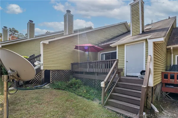 a view of a house with backyard and deck