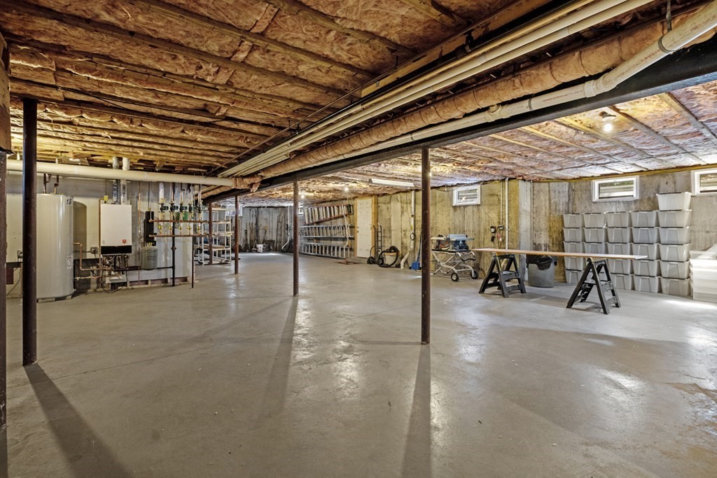25 Foster Street Marblehead, MA 01945 - Photo 38 of 42 a view of a studio with wooden floor