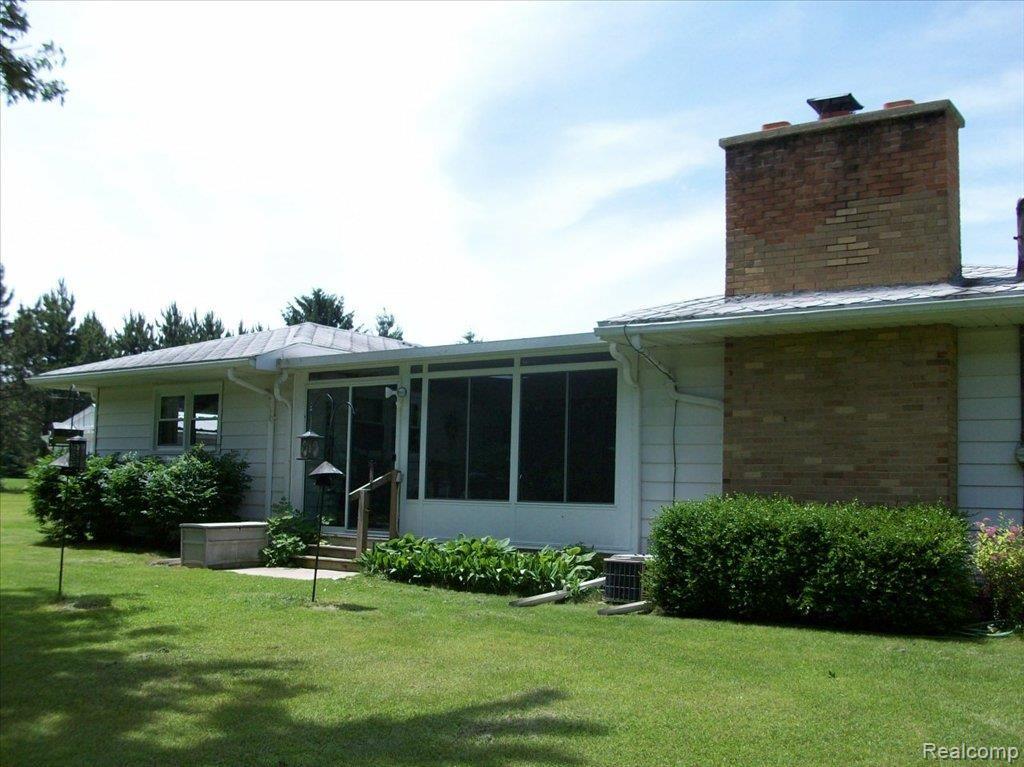 17457 Cavanaugh Lake Road Chelsea, MI 48118 - Photo 4 of 12 3 season room
