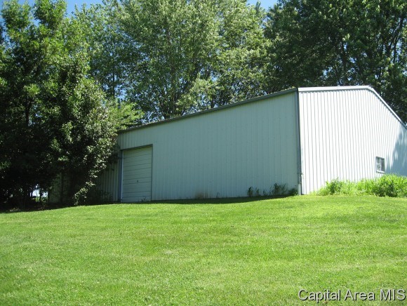 5725 Dickerson Road Sherman, IL 62684 - Photo 3 of 20 Gallery Image 3