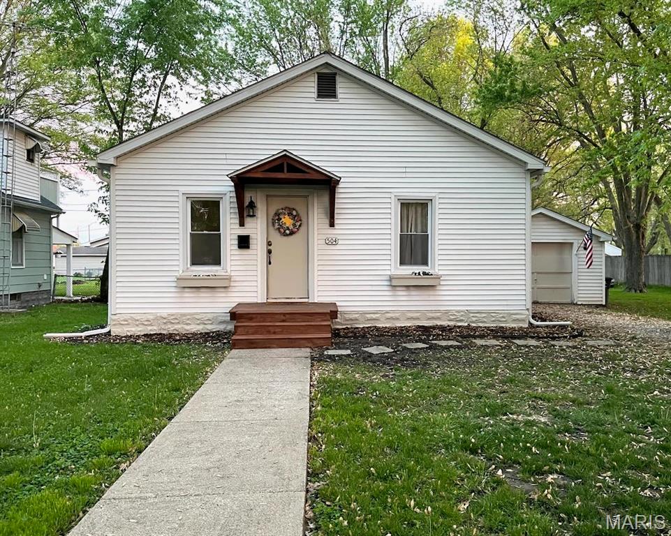 504 Henrietta Street Gillespie, IL 62033 - Photo 1 of 15 Gallery Image 1