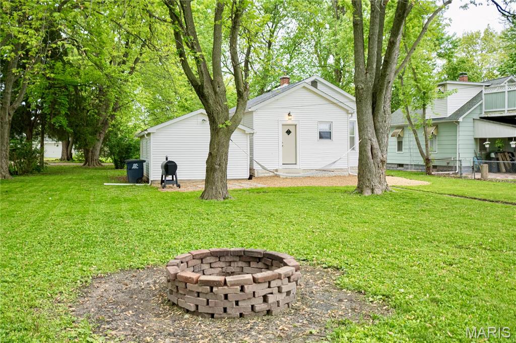 504 Henrietta Street Gillespie, IL 62033 - Photo 2 of 15 Gallery Image 2