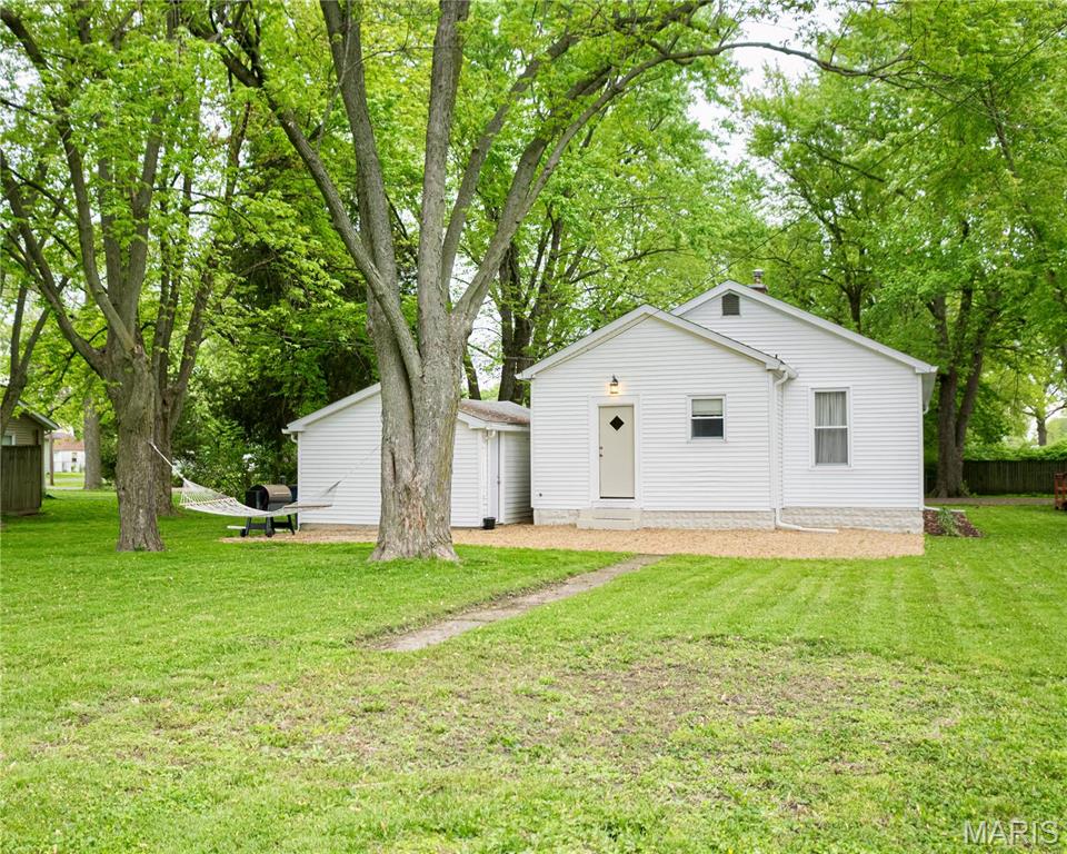 504 Henrietta Street Gillespie, IL 62033 - Photo 3 of 15 Gallery Image 3