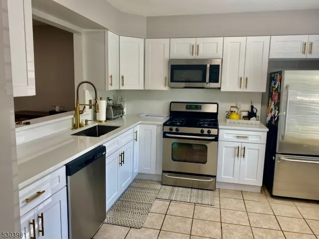 $2,850 | 440 Aldeburgh Avenue, Somerset, NJ 08873