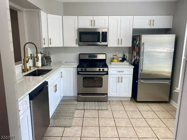 $2,850 | 440 Aldeburgh Avenue, Somerset, NJ 08873