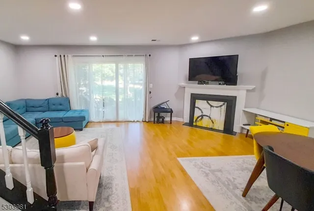 $2,850 | 440 Aldeburgh Avenue, Somerset, NJ 08873