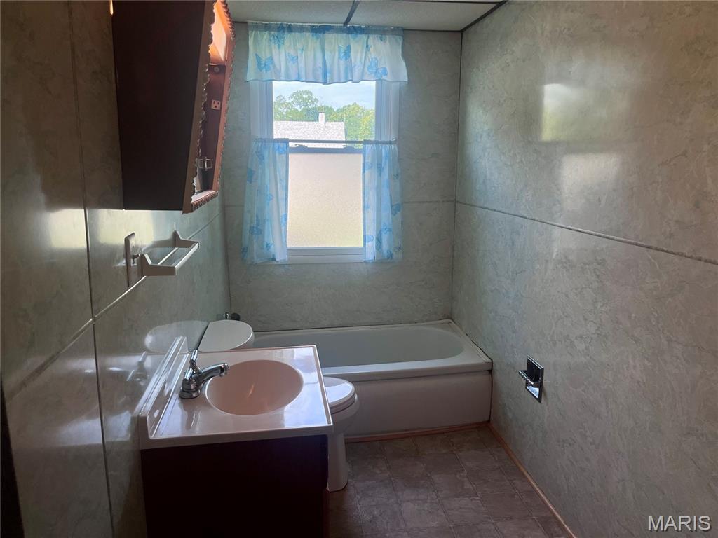 238 North Main Street Hillsboro, IL 62049 - Photo 9 of 18