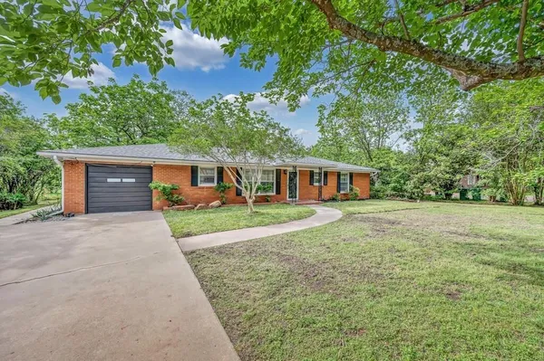 $299,500 | 311 Newland Drive, Robinson, TX 76706