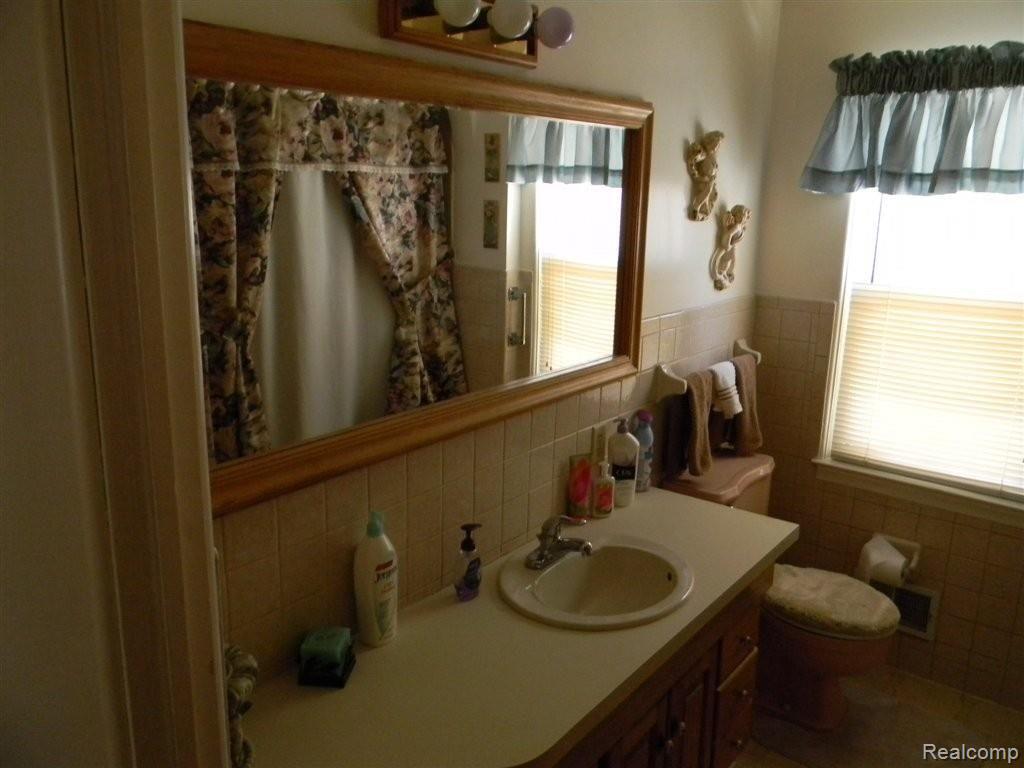 3226 East Mt Morris Road Mount Morris, MI 48458 - Photo 2 of 6 bath.jpg