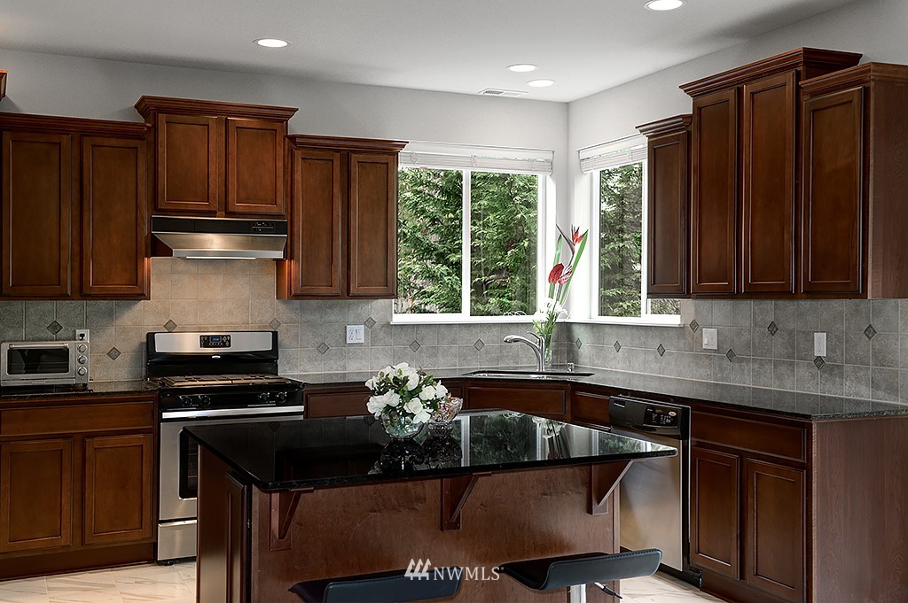 4906 Northeast 25th Street Renton, WA 98059 - Photo 2 of 24 Gallery Image 2