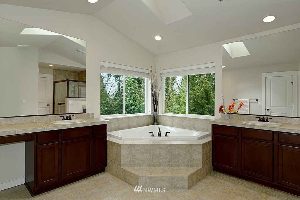 4906 Northeast 25th Street Renton, WA 98059 - Photo 17 of 24 Gallery Image 17