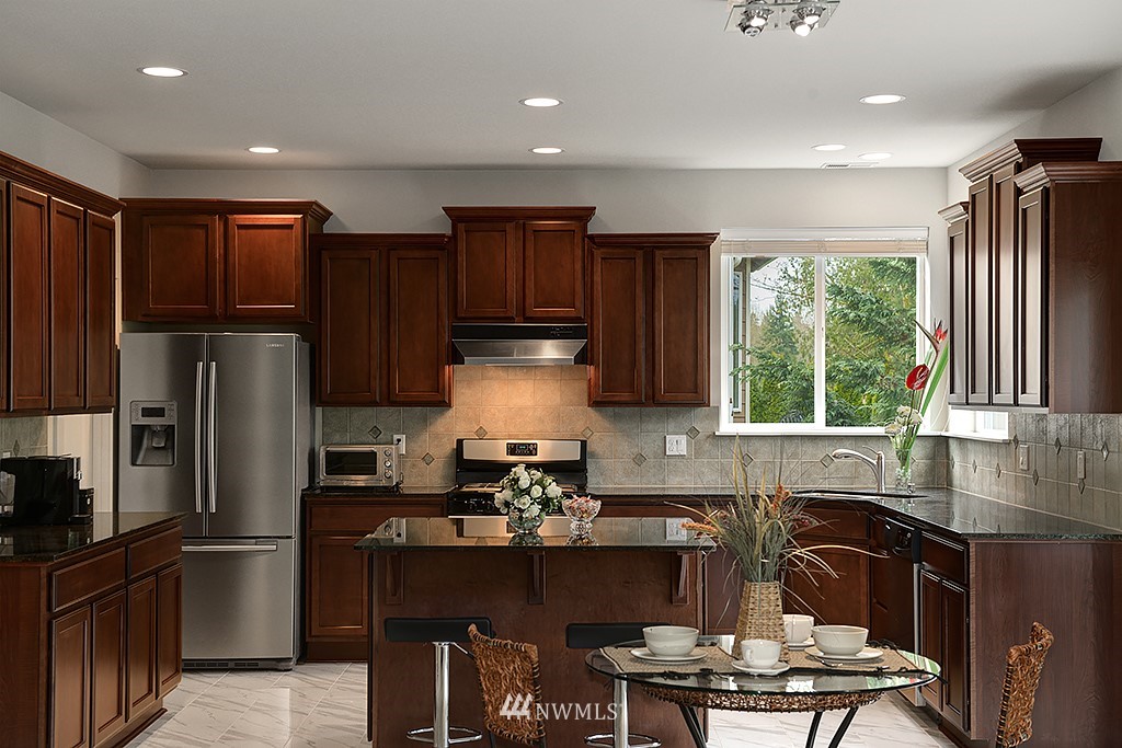 4906 Northeast 25th Street Renton, WA 98059 - Photo 3 of 24 Gallery Image 3