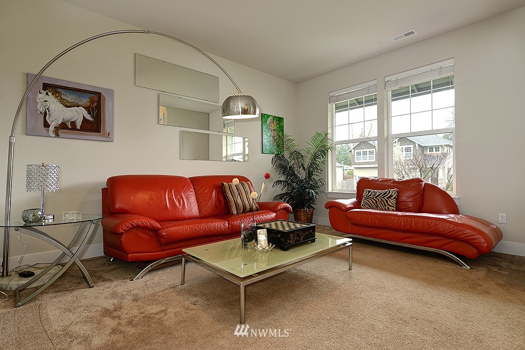 4906 Northeast 25th Street Renton, WA 98059 - Photo 4 of 24 Gallery Image 4