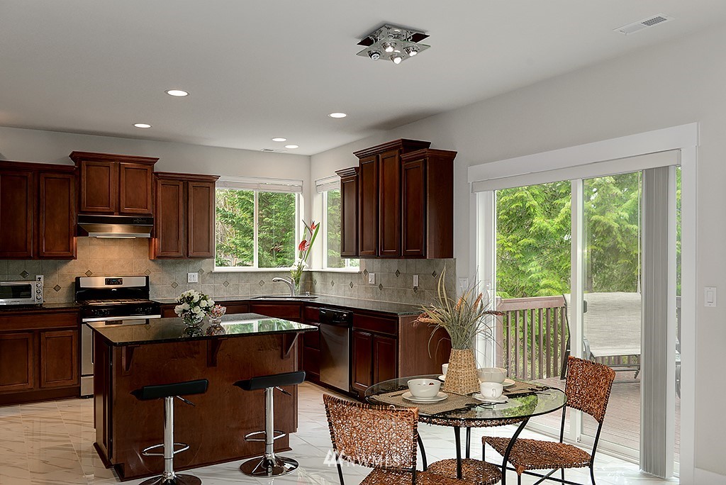 4906 Northeast 25th Street Renton, WA 98059 - Photo 10 of 24 Gallery Image 10