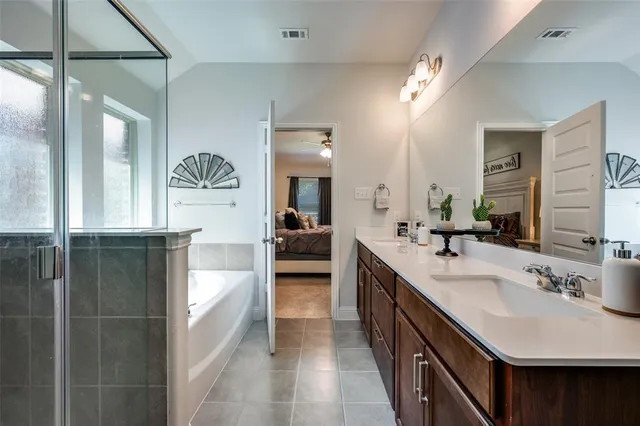 a en suite bathroom with double vanity and a mirror