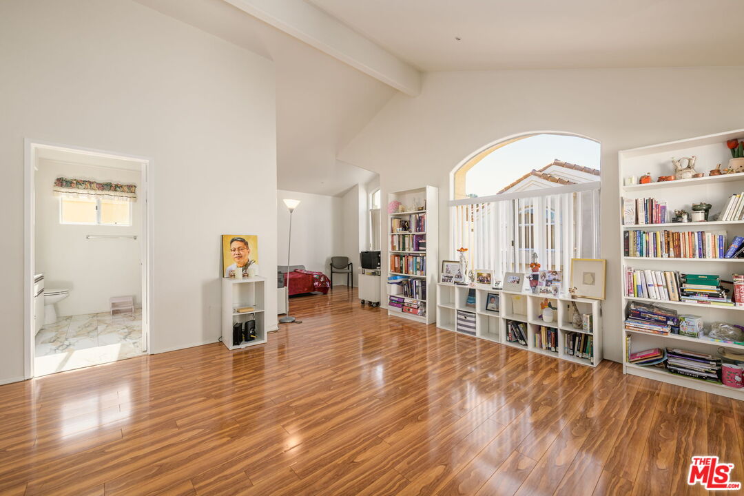 9152 Vincente Way North Hills, CA 91343 - Photo 14 of 22