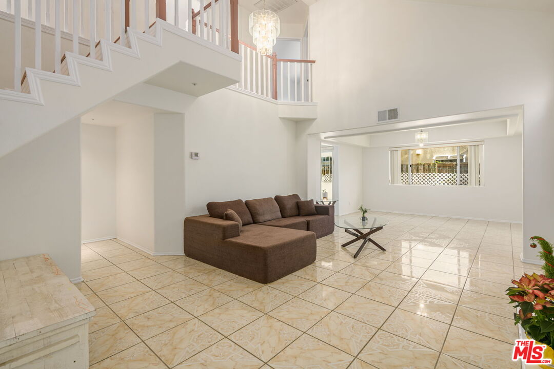 9152 Vincente Way North Hills, CA 91343 - Photo 4 of 22