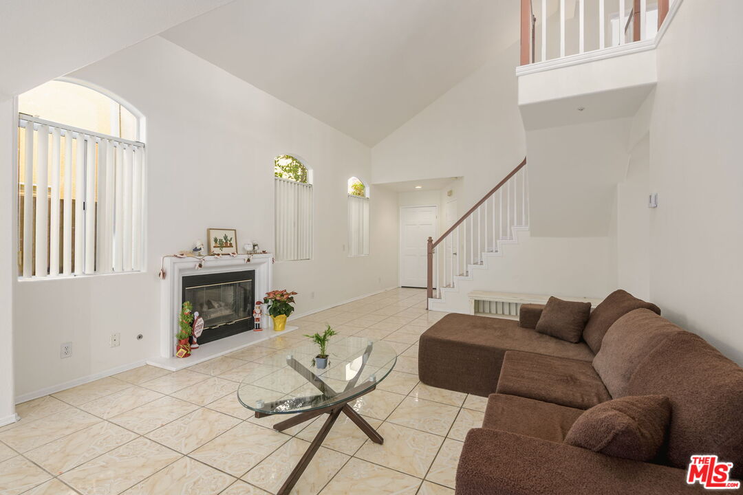 9152 Vincente Way North Hills, CA 91343 - Photo 5 of 22