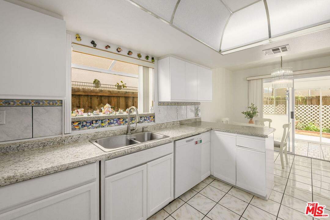 9152 Vincente Way North Hills, CA 91343 - Photo 9 of 22