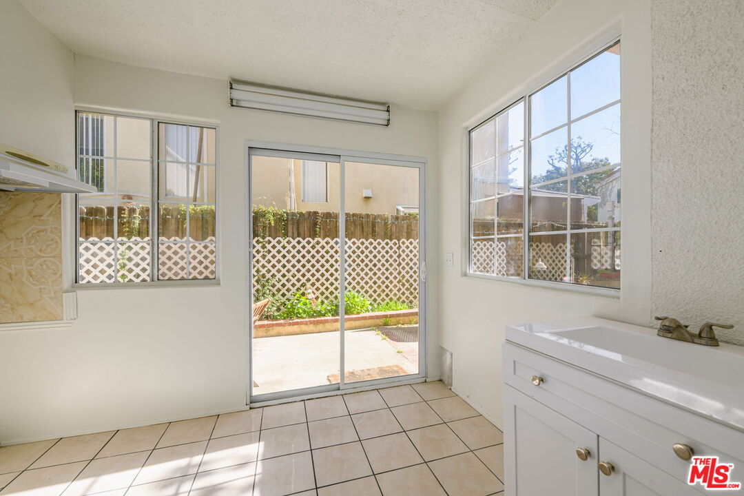 9152 Vincente Way North Hills, CA 91343 - Photo 10 of 22