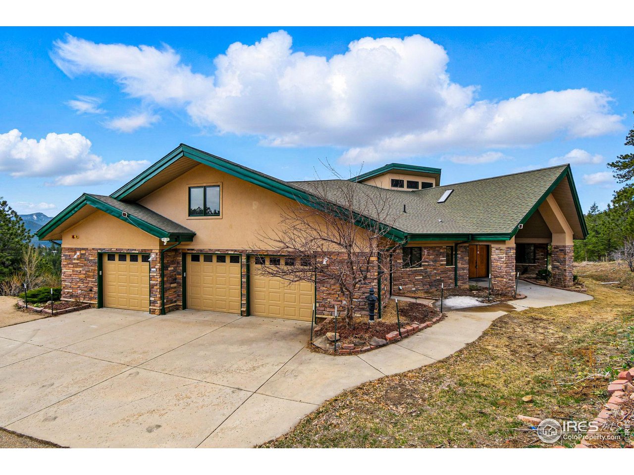 8566 Flagstaff Road Boulder, CO 80302 - Photo 4 of 40 5000 square feet mountain retreat