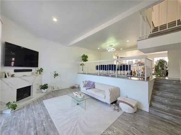 $3,995 | 22040 Strathern Street, Canoga Park, CA 91304
