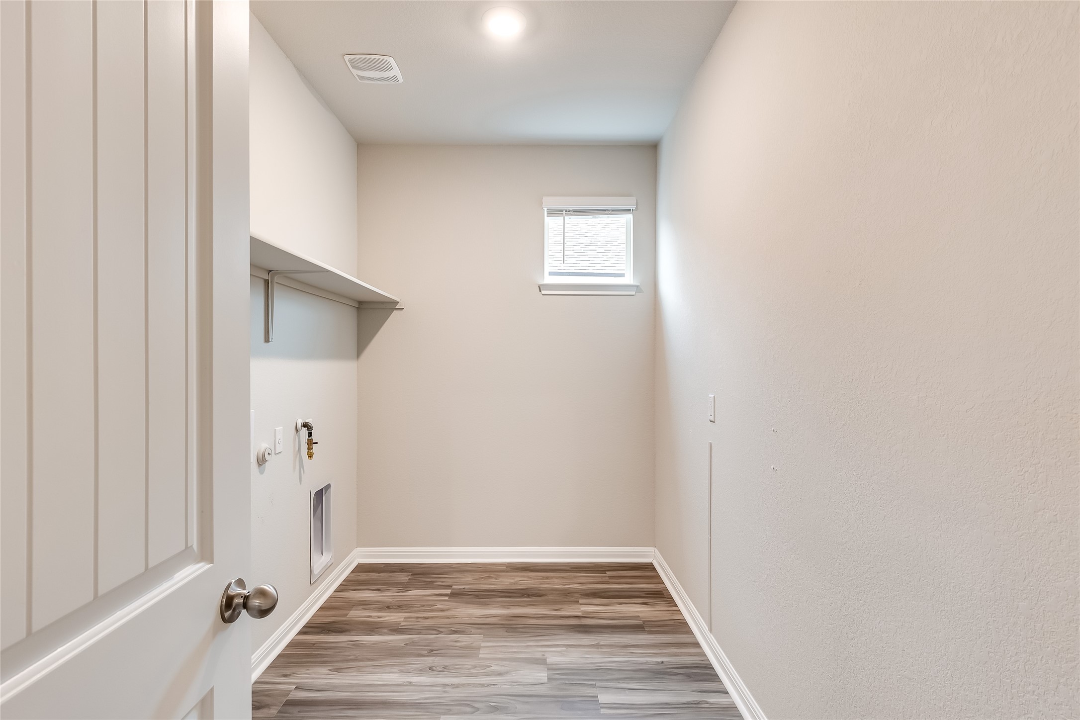 312 Empress Tree Drive Leander, TX 78641 - Photo 25 of 35 a view of a hallway with wooden floor and a bathroom
