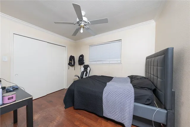 a view of a workspace with furniture